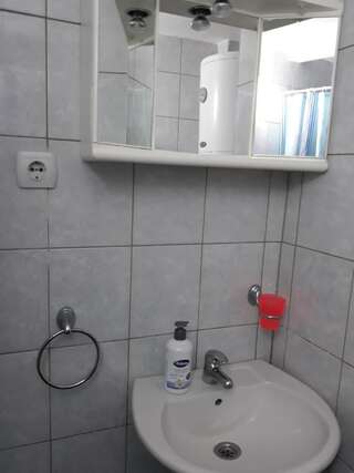 Апартаменты Apartments Teodora Obala Петровац Стандартный трехместный номер с видом на море-24